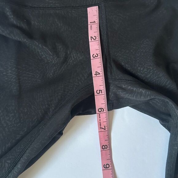 Lululemon Align High-Rise Leggings Size 4 Black Embossed Leopard - Picture 10 of 11